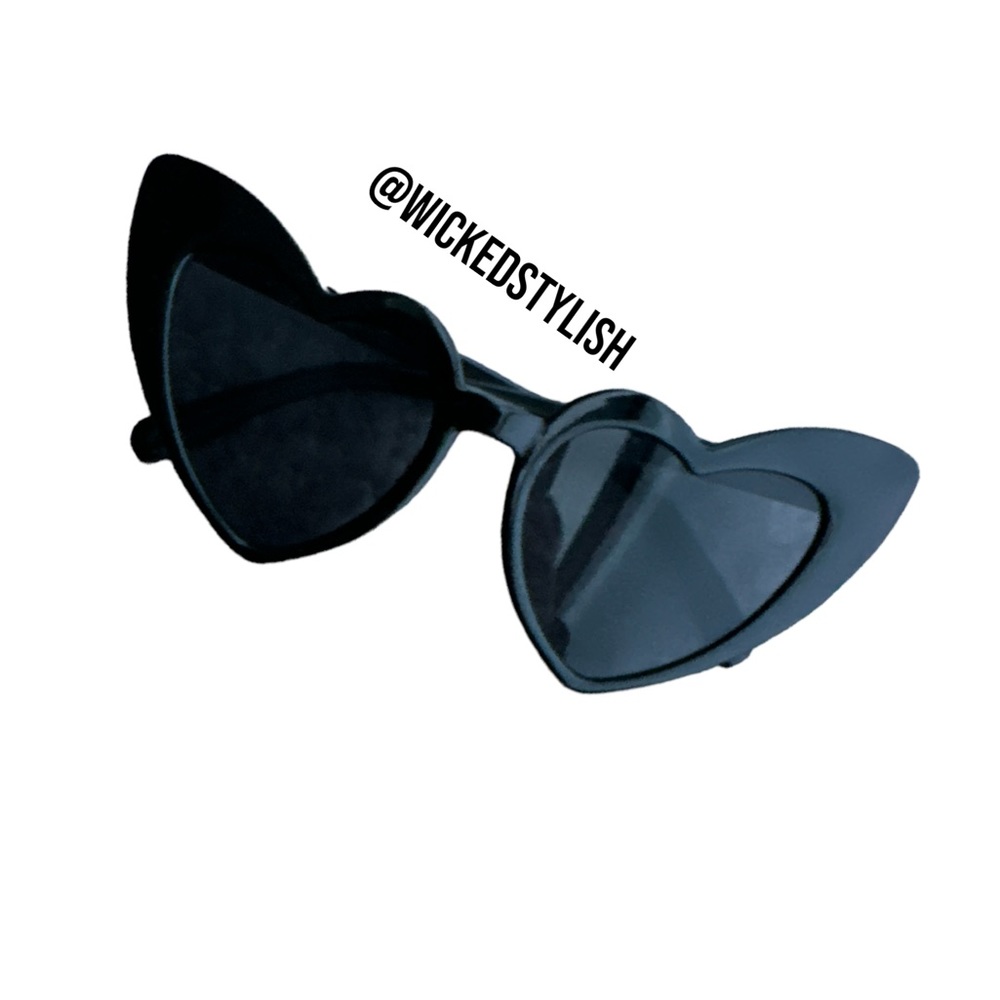 Love heart sunglasses🖤🕶️🖤loulou dupe